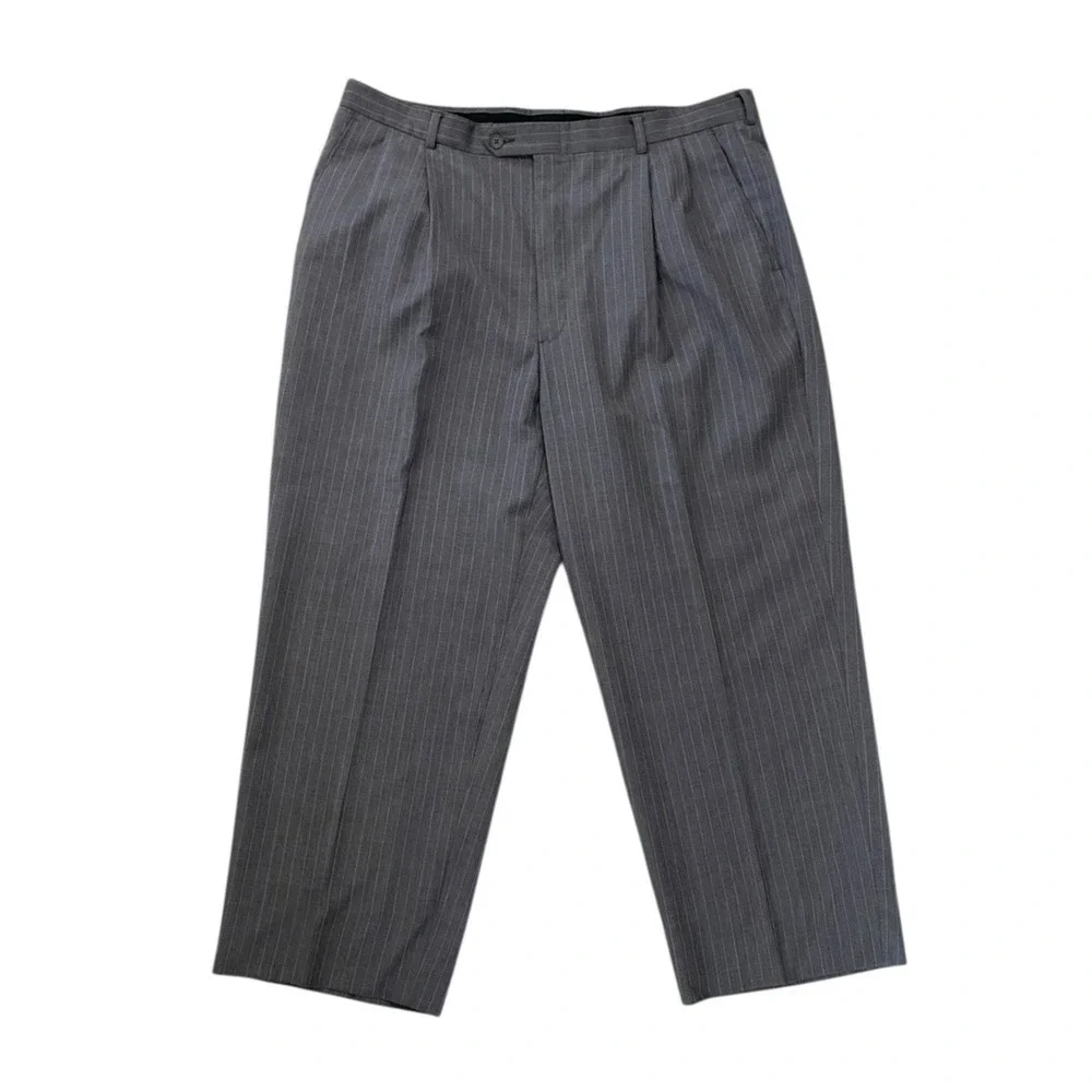 Hart Schaffner Marx Mens Grey Blue Pinstripe 2 pc Suit 44R Pleated Pants 38 x 25
